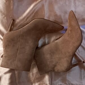 ⭐️Ann Taylor Genuine Leather Boots